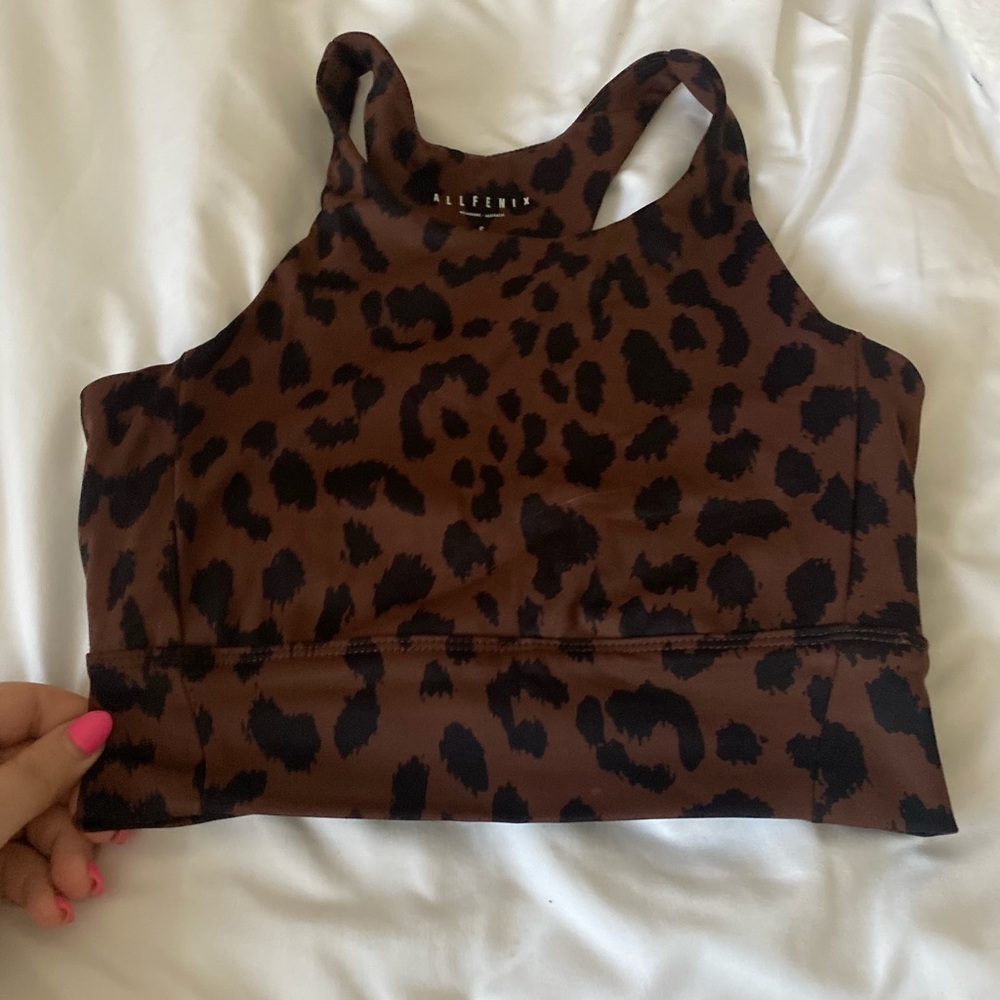 small sports bra / top